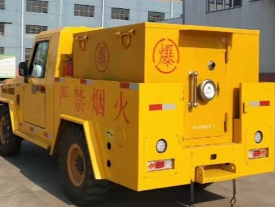米林凯龙爆破器材运输车：保障爆破任务的安全运行